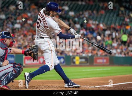 23 août 2017 : Astros de Houston center fielder Jake Marisnick (6) chauves-souris pendant un match entre les Astros de Houston et les Nationals de Washington au Minute Maid Park de Houston, TX. Les Astros a gagné le match 6-1...Trask Smith/CSM Banque D'Images