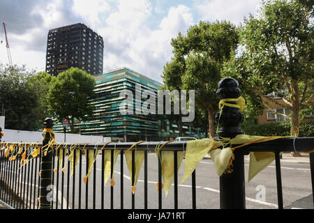 Londres, Royaume-Uni. Août 24, 2017. Notting Hill Carnival marquera la terrible tragédie de Grenfell tour avec une minute de silence que la tour se trouve à proximité de la route de Notting Hill Carnival : Crédit amer ghazzal/Alamy Live News Banque D'Images