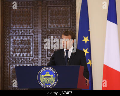 Bucarest, Roumanie. Août 24, 2017. Le président français, Emmanuel Macron parle lors de la conférence de presse avec son homologue roumain au Palais de Cotroceni. Macron commence en Roumanie, la visite de trois jours en Europe centrale et orientale. Banque D'Images