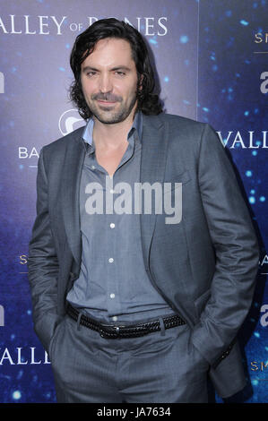 Hollywood, CALIFORNIE, États-Unis. 24 août 2017. 24 août 2017 - Hollywood, Californie - Rhys Coiro. Première de ''Valley of Bones'' à Los Angeles à Arclight Hollywood à Hollywood. Crédit photo : Birdie Thompson/Admedia Banque D'Images