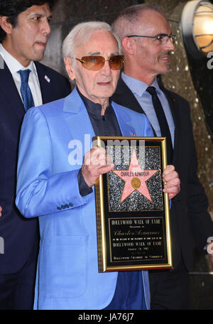 Los Angeles, USA. Août 24, 2017. Charles Aznavour Charles Aznavour 025 étoiles, honoré par une étoile sur le Hollywood Walk of Fame à Los Angeles. Le 24 août 2017. Credit : Tsuni/USA/Alamy Live News Banque D'Images