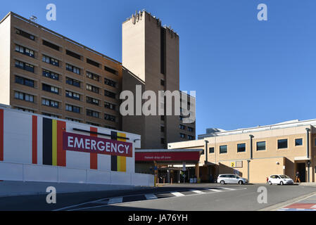 (170825) -- CANBERRA, 25 août 2017 (Xinhua) -- Photo prise le 25 août 2017 montre l'hôpital de Canberra, où les blessés dans l'attaque sont traités à Canberra, Australie. Un 18-year-old male student attaqué le conférencier et trois autres étudiants avec un bâton de baseball dans le campus de l'Université nationale australienne. (Xinhua/Justin Qian) (DTF) Banque D'Images