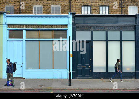 Devantures colorées sur Kennington Road, London Banque D'Images