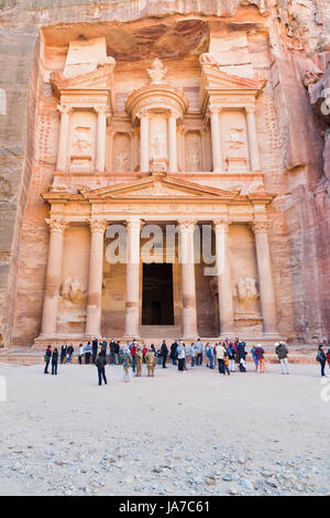 PETRA - JORDANIE, février,21 : symbole de Petra - Monument du trésor et plaza en ville le 21 février, 2012 à Petra, en Jordanie. Petra a été un site du patrimoine mondial de l'Unesco depuis 1985 Banque D'Images