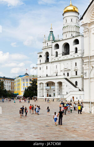 Moscou, Russie - 12 juillet : Assomption beffroi d'Ivan le Grand clocher au Kremlin de Moscou le 12 juillet 2013. Le bâtiment a été construit entre 1523 et 1543 par l'architecte italien Fryazin Petrok Maly Banque D'Images