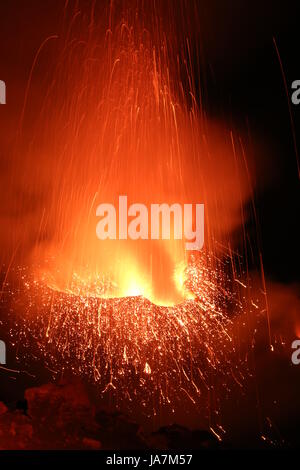 La lave, département de diffusion, d'éruption volcanique, montagne, Vulcan, volcan, fumée, Banque D'Images