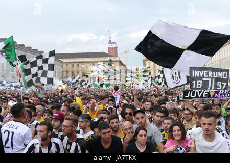 TORINO. Nelle foto il pre Partita Juventus vs Real, Piazza S.Carlo. Banque D'Images