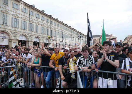 TORINO. Nelle foto il pre Partita Juventus vs Real, Piazza S.Carlo. Banque D'Images