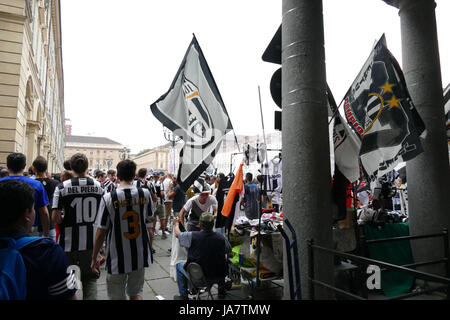 TORINO. Nelle foto il pre Partita Juventus vs Real, Piazza S.Carlo. Banque D'Images