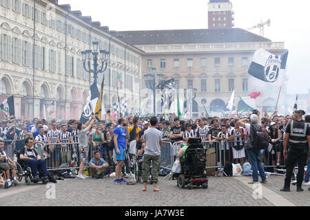 TORINO. Nelle foto il pre Partita Juventus vs Real, Piazza S.Carlo. Banque D'Images