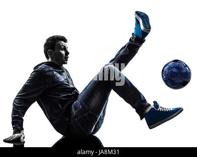 Un jeune homme de race blanche freestyler soccer player en silhouette sur fond blanc Banque D'Images