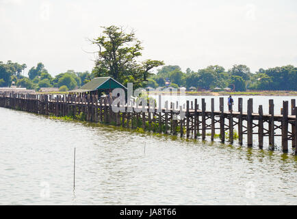 Pont en teck U Bein de Mandalay, au Myanmar Banque D'Images