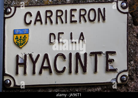 La France, Cantal, Marcoles, à l'intérieur du village médiéval,street sign Banque D'Images