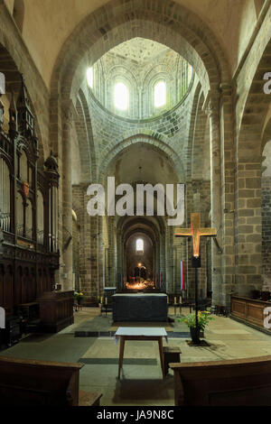 France, Haute Vienne, le Dorat, Saint Pierre du Dorat, l'église la nef vue depuis le choeur Banque D'Images