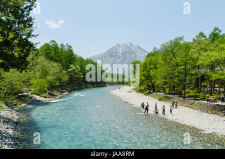 Nagano, Japon - 21 mai 2016 : Kamikochi est le célèbre parc national dans la région de Nagano. De nombreux touristes à visiter et de prendre une photo Banque D'Images