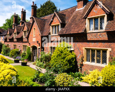 The Robert Palmer Cottages, Sonning, Reading, Berkshire, Angleterre, ROYAUME-UNI, GB. Banque D'Images