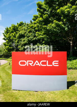 Inscrivez-Oracle, à l'extérieur du siège social au Royaume-Uni, Reading, Berkshire, Angleterre Banque D'Images