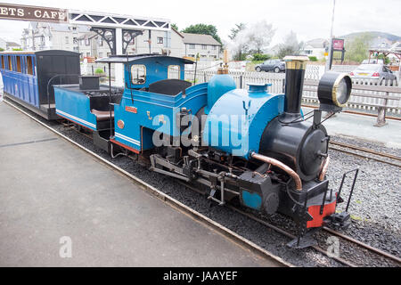 Machine à vapeur en préparation sur le chemin de fer.galles fairbourne Banque D'Images