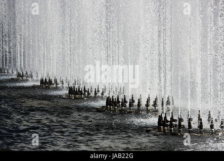 SAINT-Pétersbourg, Russie . Le chant des fontaines du complexe Place de Moscou à sunny day Banque D'Images