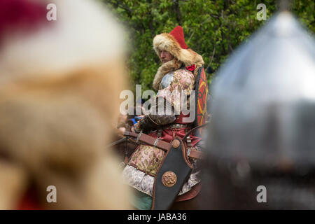 Un participant de la bataille de la Kalka, la bataille de Koulikovo, debout sur l'Ugra, dans l'armure d'un Tatar-Mongolian guerrier de la Horde d'or Banque D'Images