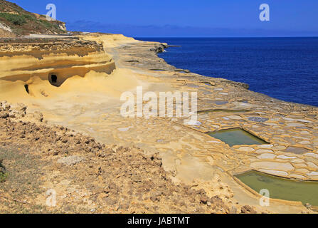 Anciennes salines historique sur la côte près de Marsalforn, île de Gozo, Malte Banque D'Images