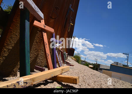 Un mur indique la frontière internationale avec Nogales, Arizona, Etats-Unis, vus de Nogales, Sonora, Mexique. Banque D'Images