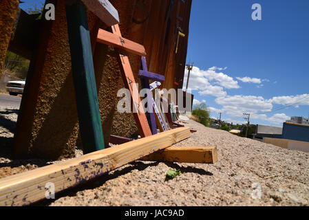 Un mur indique la frontière internationale avec Nogales, Arizona, Etats-Unis, vus de Nogales, Sonora, Mexique. Banque D'Images