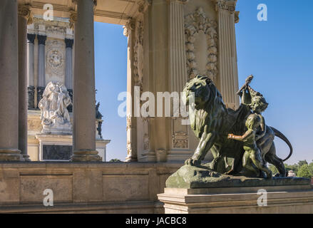 Monument historique au roi Alphonse XII, parc del Buen Retiro, Madrid, Espagne Banque D'Images