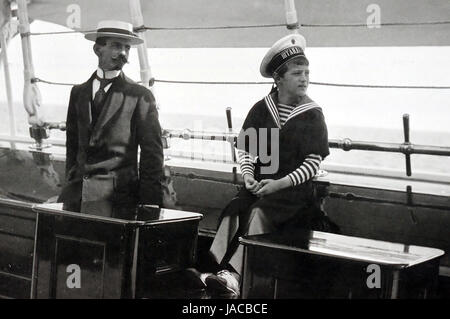 PIERRE GILLARD (1879-1962) Swiss language tutor aux enfants de Nicolas II avec Tsarevich Alexei en 1914 à bord du yacht Impérial Standart, tandis que la famille était en vacances. Banque D'Images