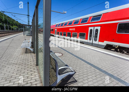 Les trains régionaux, gare de Bad Schandau, Allemagne, Europe Banque D'Images