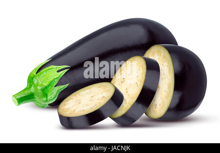 Aubergines entières et tranchées isolated on white Banque D'Images