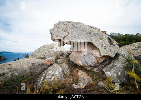 Pierre incroyable sur les côtes de la Sardaigne. L'Italie. Banque D'Images