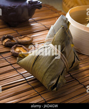 Raviolis chinois, zongzi habituellement pris au cours de l'occasion du festival Banque D'Images