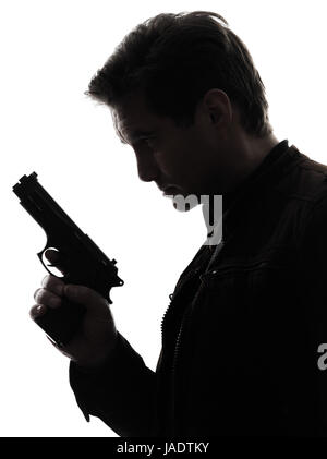 Un homme policier tueur holding gun portrait silhouette studio fond blanc Banque D'Images