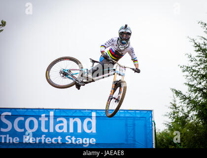 Champion du monde Danny Hart vole dans la Coupe du Monde de vélo de montagne UCI course à Fort William, 4 juin 2017. Banque D'Images