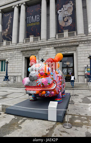 Fortune Dragon par Hung Yi, 2014. Sculpture en face de l'Asian Art Museum de San Francisico, Californinia. Banque D'Images