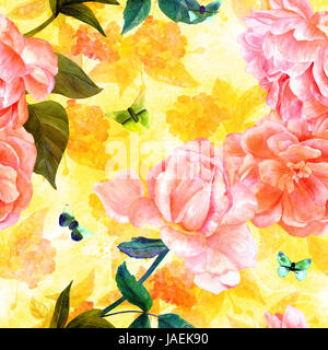 Modèle sans couture avec aquarelles de fleurs de roses, camélias, de pivoines et papillons, peinte sur un fond jaune d'or avec Banque D'Images
