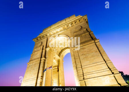 Une prise de vue au grand angle de la porte de l'Inde (autrefois connu sous le nom de All India War Memorial) à Rajpath, New Delhi. Banque D'Images