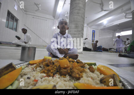 Abhisek Saha / le Pictorium - prière avant Iftar pendant le Ramadan en Inde - 04/06/2017 - Inde / Tripura / Agartala - INDE,TRIPURA-4 JUIN:Peo Banque D'Images