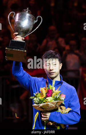 Dusseldorf, Allemagne. 5 juin, 2017. Ma Long (CHN) Tennis de Table : Championnats du Monde de Tennis de Table 2017 Masculin remise de médaille au parc des expositions de Düsseldorf à Düsseldorf, Allemagne . Credit : Enrico Calderoni/AFLO/Alamy Live News Banque D'Images