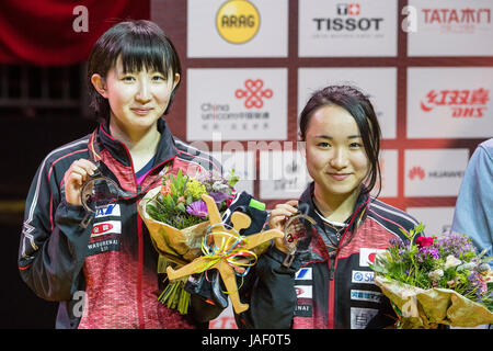 Dusseldorf, Allemagne. 5 juin, 2017. Hina Hayata et Mima Ito (JPN) Tennis de Table : Championnats du Monde de Tennis de Table 2017 double féminin remise de médaille au parc des expositions de Düsseldorf à Düsseldorf, Allemagne . Credit : Enrico Calderoni/AFLO/Alamy Live News Banque D'Images