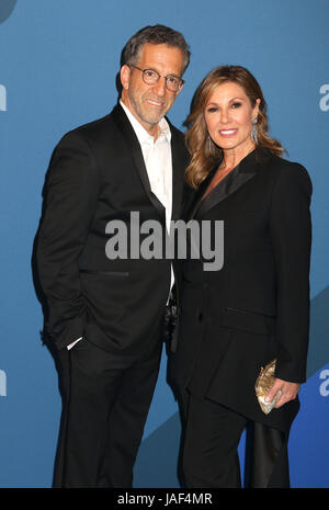 New York, USA. 5 juin, 2017. Designer KENNETH COLE ET MARIA CUOMO COLE assister au 2017 CFDA Fashion Awards tenue au Hammerstein Ballroom Crédit : Nancy/Kaszerman ZUMA Wire/Alamy Live News Banque D'Images