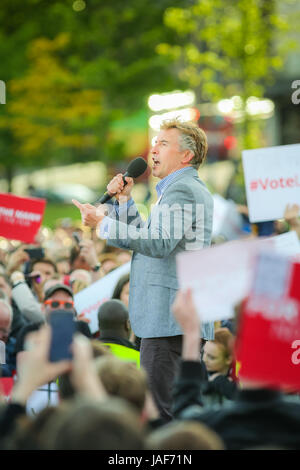 Birmingham UK Mardi 6 juin 2014. Acteur et comédien Steve Coogan répond à une manifestation en soutien du parti travailliste. Crédit : Peter Lopeman/Alamy Live News Banque D'Images