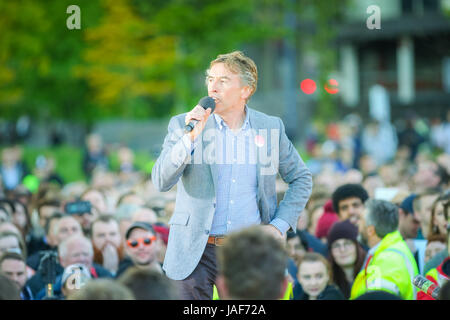 Birmingham UK Mardi 6 juin 2014. Acteur et comédien Steve Coogan répond à une manifestation en soutien du parti travailliste. Crédit : Peter Lopeman/Alamy Live News Banque D'Images