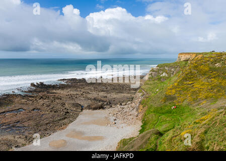 La côte entre patrimoine et Widemouth Bay Bude, Cornwall, Angleterre. Banque D'Images