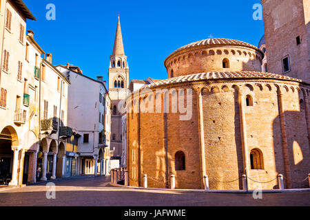 La ville de Mantoue Piazza delle Erbe vue, capitale européenne de la culture et de l'UNESCO World Heritage site, région Lombardie Italie Banque D'Images