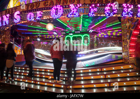 Hebbons d'Oxford Waltzer Fun Fair Ride à Witney Fête Banque D'Images