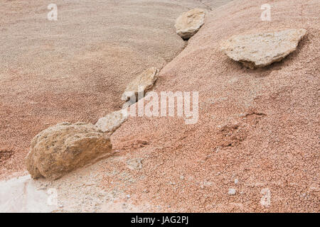 Rocheuses et sur les collines de bentonite, Cathedral Valley rock couleur strates et formations du Cainville Wash dans Capitol Reef National Park Banque D'Images