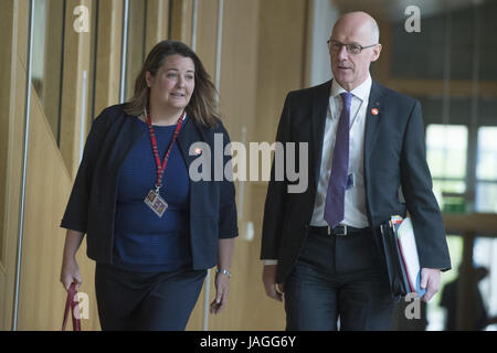 Nicola Sturgeon assiste aux questions des premiers ministres, à Holyrood Edinburgh. Avec : John Swinney Où : Édinbourg, Royaume-Uni Quand : 27 Avr 2017 Crédit : Euan Cherry/WENN.com Banque D'Images