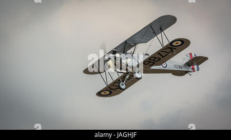 Biggleswade, UK - 7 mai 2017 : Vintage 1928 biplan Hawker Tomtit en vol Banque D'Images